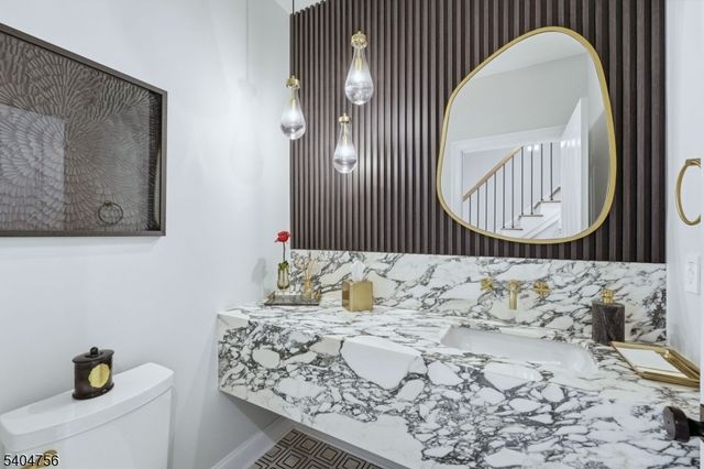 204 Bearwoods Rd, Park Ridge Boro, NJ 07656