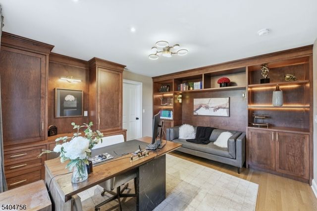 204 Bearwoods Rd, Park Ridge Boro, NJ 07656