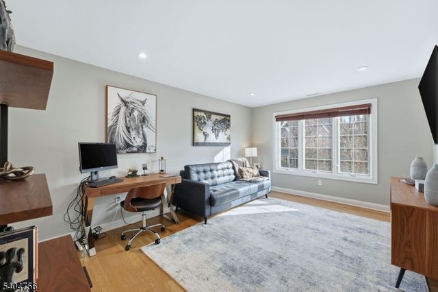 204 Bearwoods Rd, Park Ridge Boro, NJ 07656