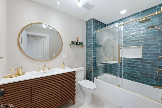 204 Bearwoods Rd, Park Ridge Boro, NJ 07656