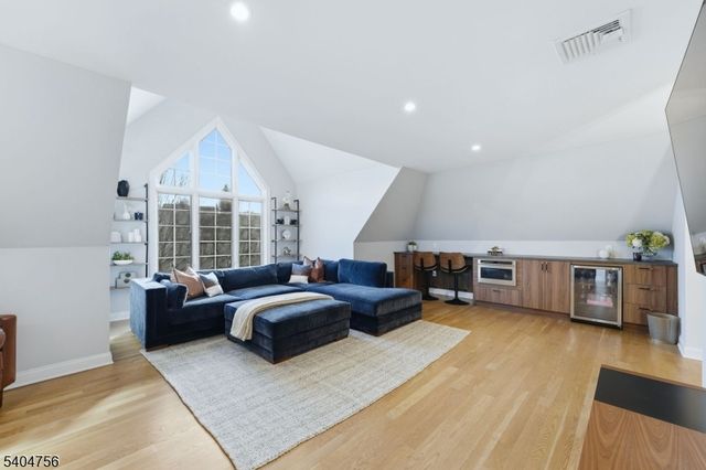 204 Bearwoods Rd, Park Ridge Boro, NJ 07656