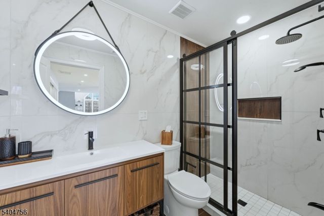 204 Bearwoods Rd, Park Ridge Boro, NJ 07656