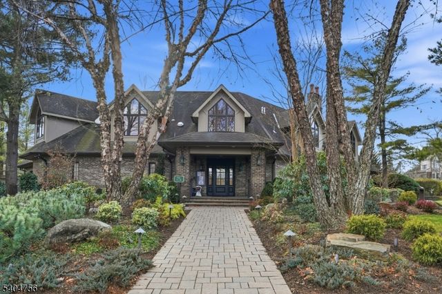 204 Bearwoods Rd, Park Ridge Boro, NJ 07656