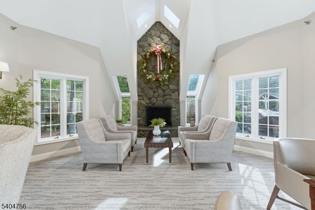 204 Bearwoods Rd, Park Ridge Boro, NJ 07656