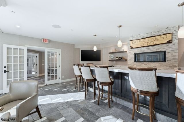 204 Bearwoods Rd, Park Ridge Boro, NJ 07656