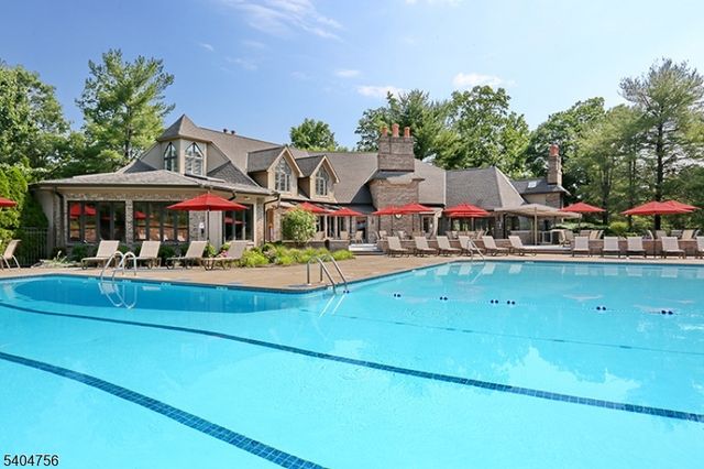 204 Bearwoods Rd, Park Ridge Boro, NJ 07656