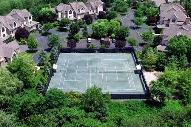 204 Bearwoods Rd, Park Ridge Boro, NJ 07656