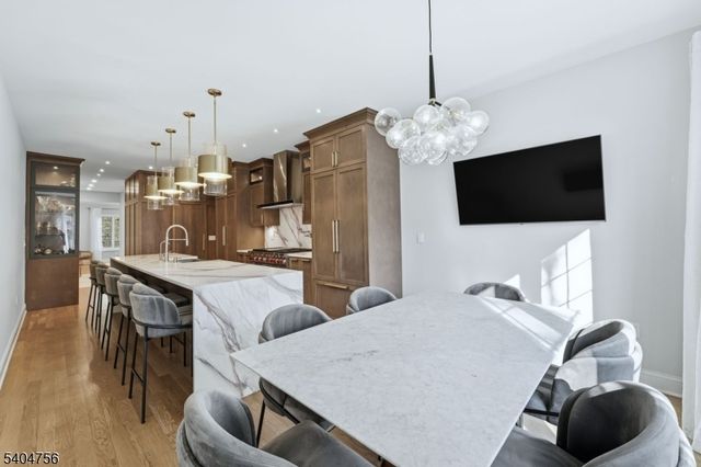 204 Bearwoods Rd, Park Ridge Boro, NJ 07656