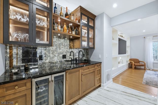 204 Bearwoods Rd, Park Ridge Boro, NJ 07656