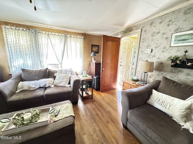 1341 S Schodack Road, Schodack, NY 12033