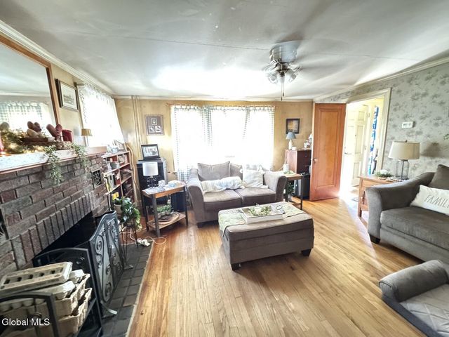 1341 S Schodack Road, Schodack, NY 12033