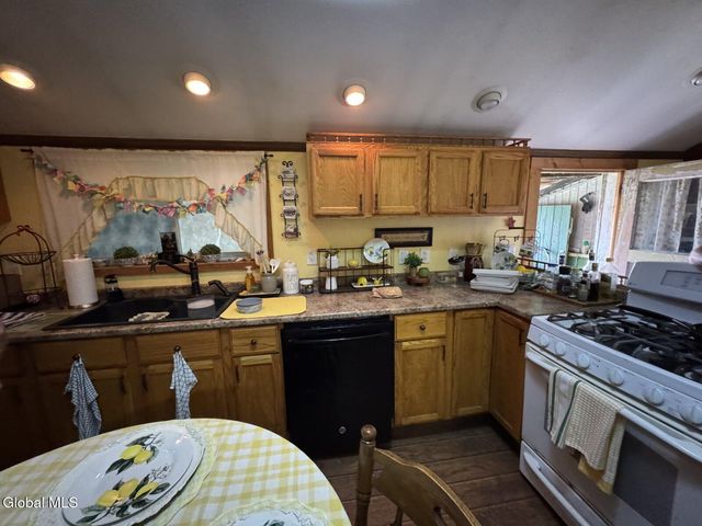 1341 S Schodack Road, Schodack, NY 12033