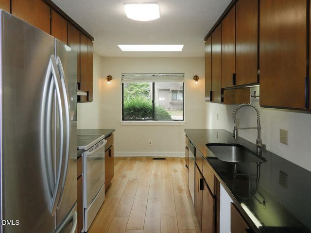 424 Fairoaks Circle, Chapel Hill, NC 27516
