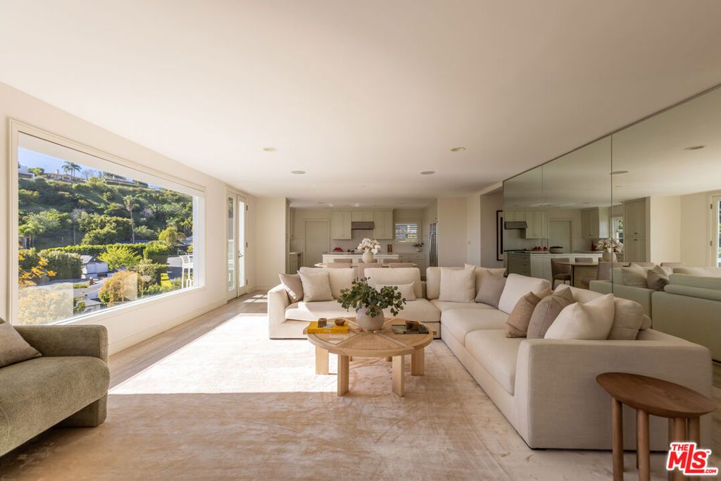 Image 14 of property listing at 1344 Belfast Drive, Los Angeles, CA 90069