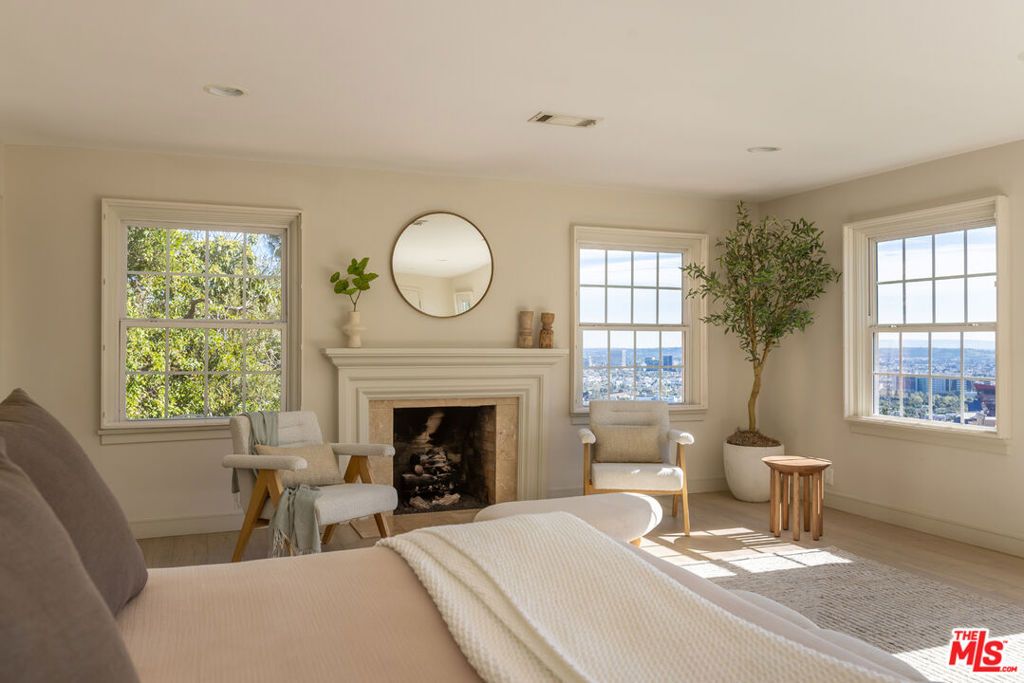 Image 19 of property listing at 1344 Belfast Drive, Los Angeles, CA 90069