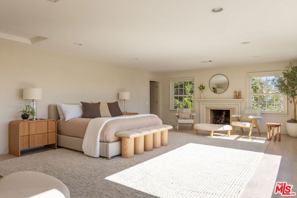 Image 20 of property listing at 1344 Belfast Drive, Los Angeles, CA 90069