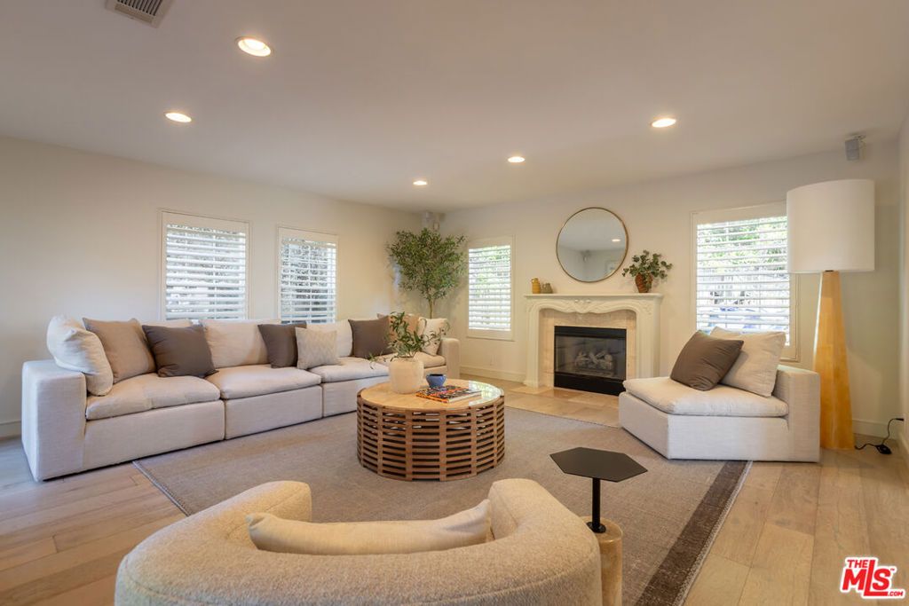 Image 24 of property listing at 1344 Belfast Drive, Los Angeles, CA 90069