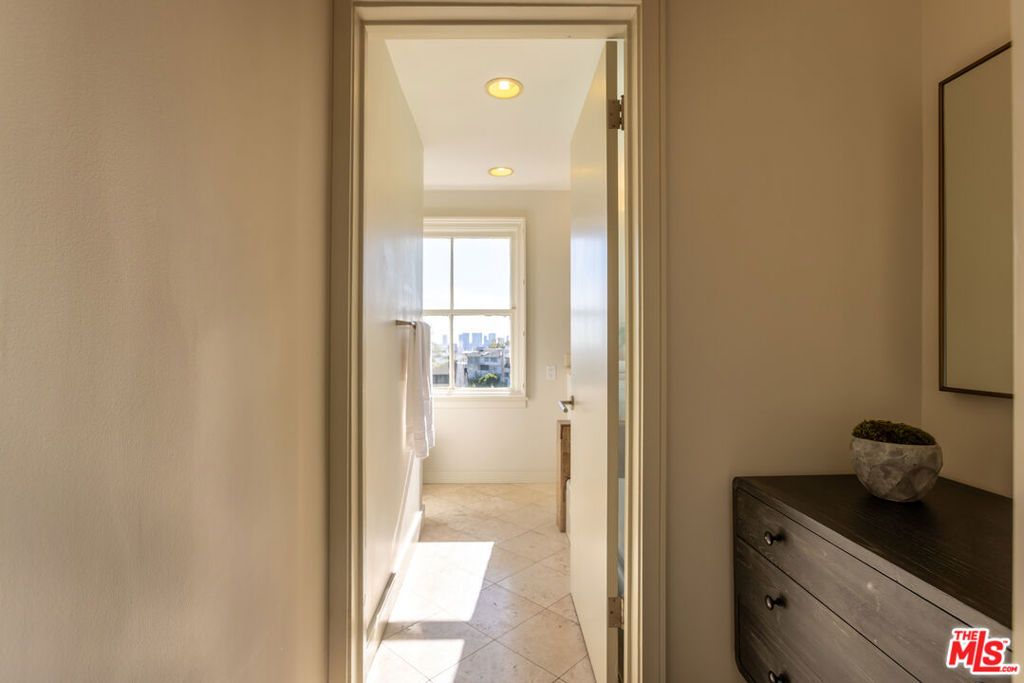 Image 33 of property listing at 1344 Belfast Drive, Los Angeles, CA 90069