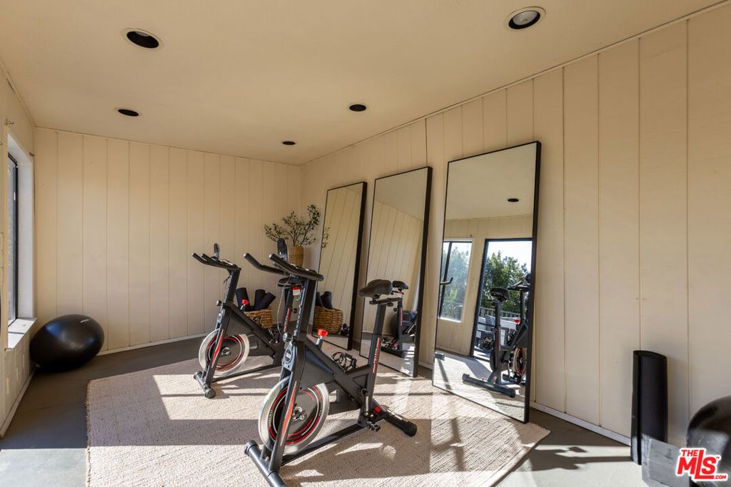 Image 53 of property listing at 1344 Belfast Drive, Los Angeles, CA 90069