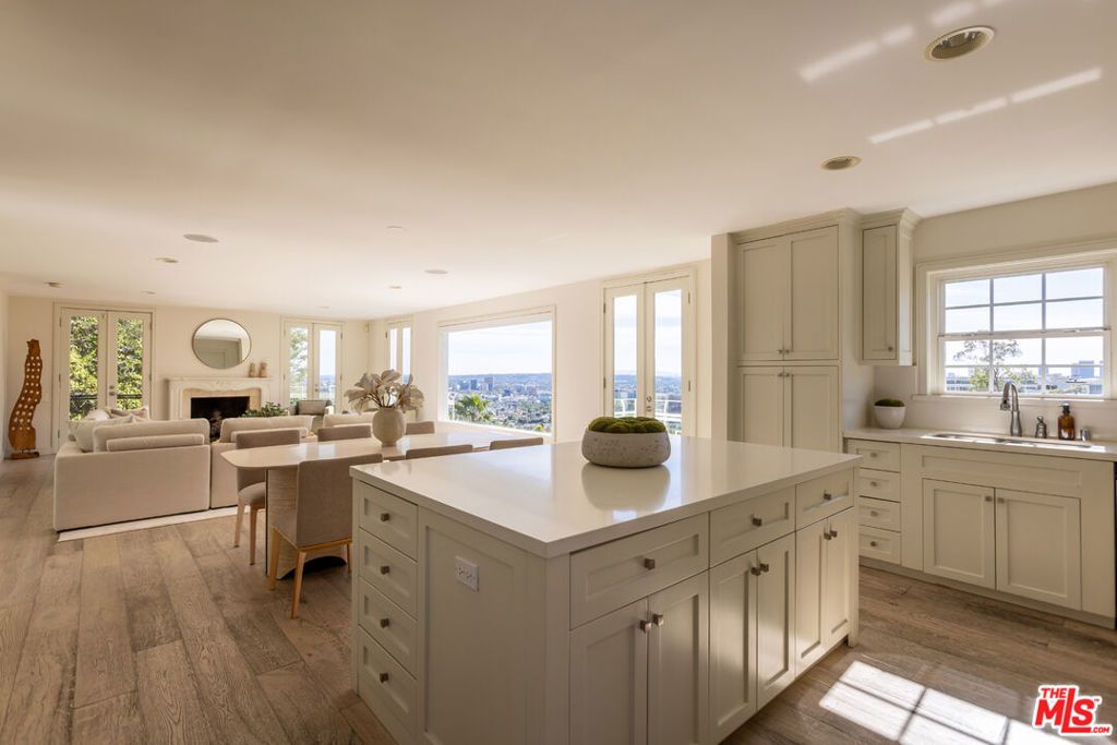 Image 9 of property listing at 1344 Belfast Drive, Los Angeles, CA 90069