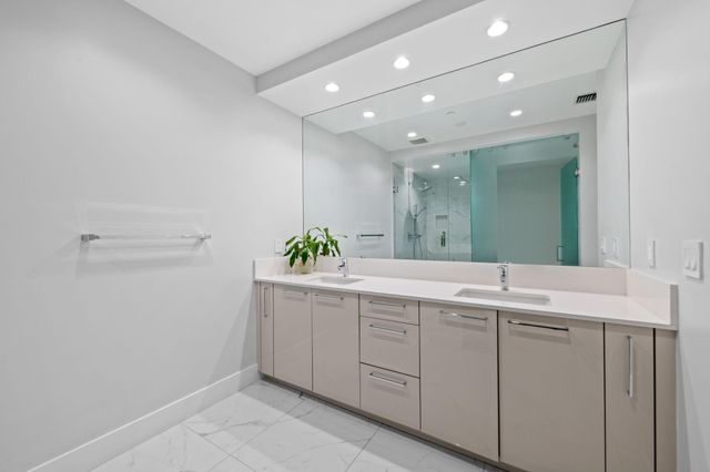 100 E Las Olas Boulevard 2404, Fort Lauderdale, FL 33301