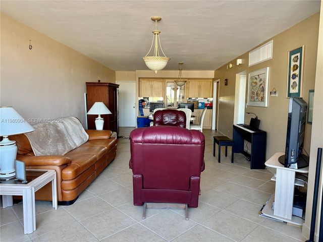 5005 Collins Ave 304, Miami Beach, FL 33140