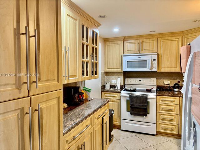 5005 Collins Ave 304, Miami Beach, FL 33140