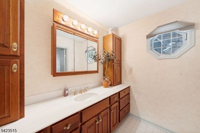 3 Rolling Ridge Dr, Rockaway Twp., NJ 07866