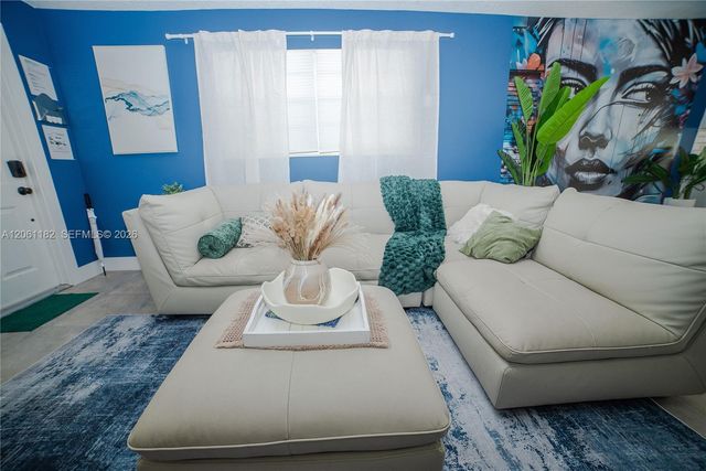 1725 SW 30th St, Fort Lauderdale, FL 33315