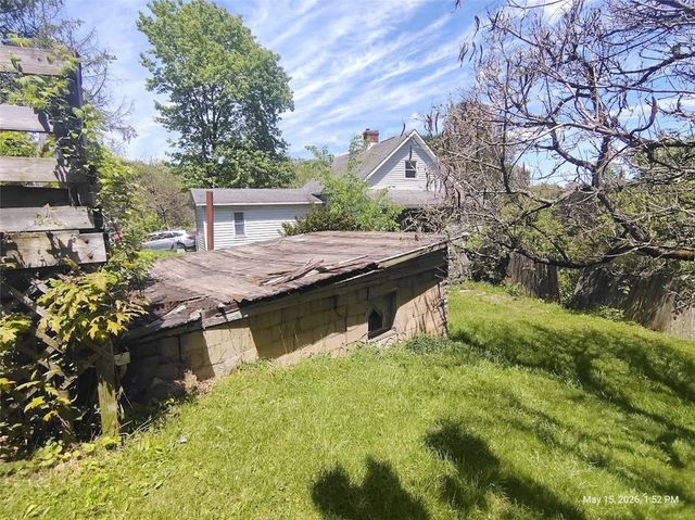 235 Kangaroo Hill Rd, Sewickley Twp, PA 15660