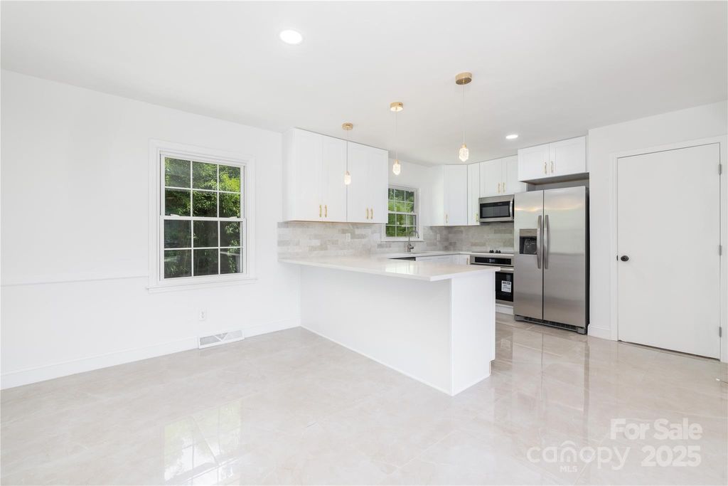6443 Eaglecrest Road, Charlotte, NC 28212