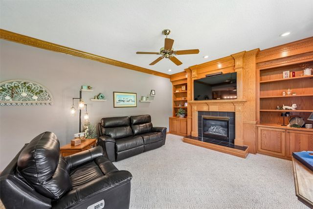 7798 Caldwell Circle, Johnston, IA 50131