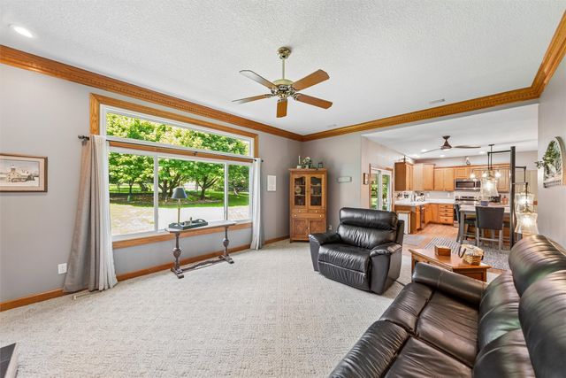 7798 Caldwell Circle, Johnston, IA 50131