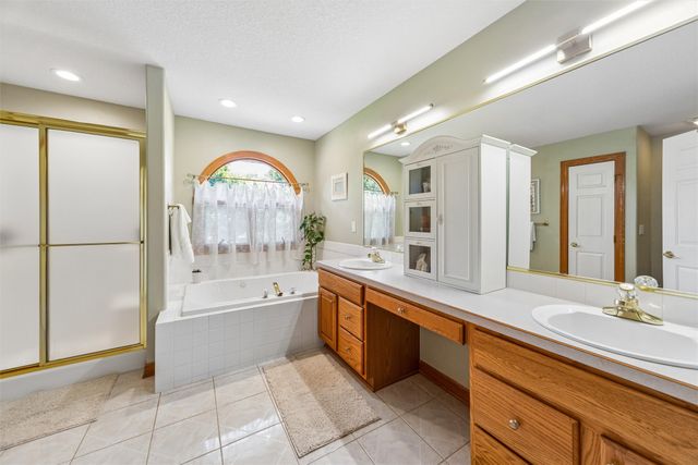 7798 Caldwell Circle, Johnston, IA 50131