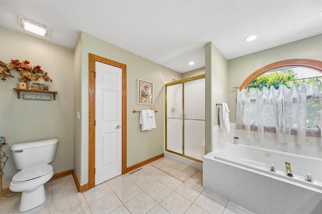 7798 Caldwell Circle, Johnston, IA 50131