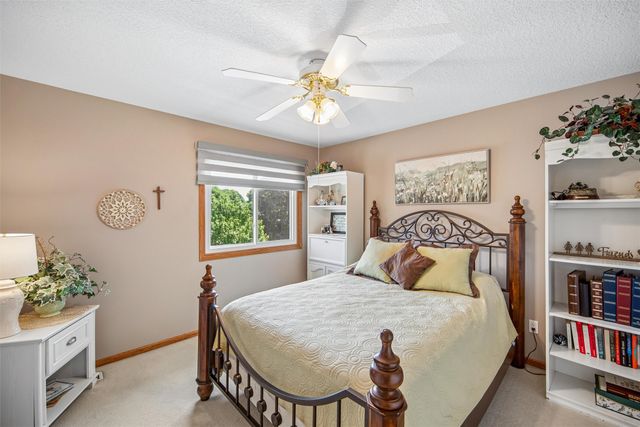 7798 Caldwell Circle, Johnston, IA 50131
