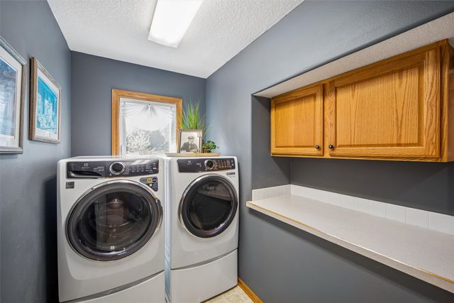 7798 Caldwell Circle, Johnston, IA 50131