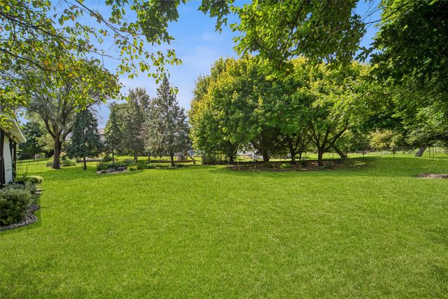 7798 Caldwell Circle, Johnston, IA 50131