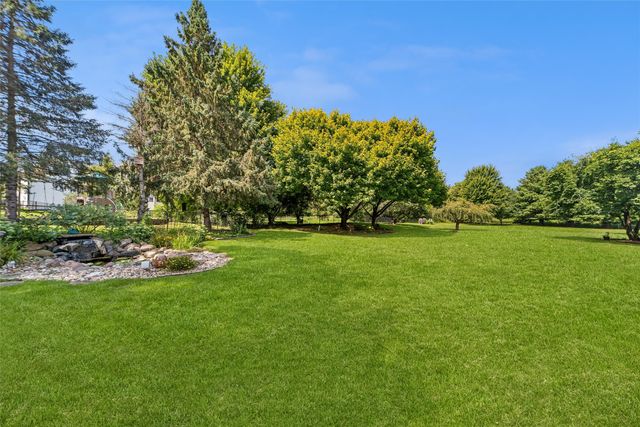7798 Caldwell Circle, Johnston, IA 50131