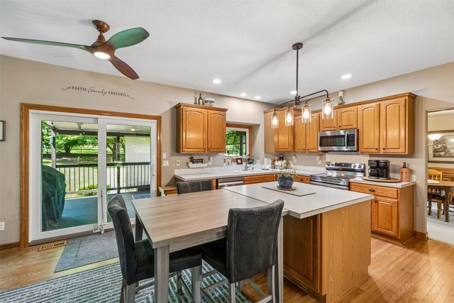 7798 Caldwell Circle, Johnston, IA 50131
