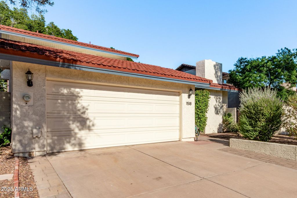 1518 E CANDLESTICK Drive, Tempe, AZ 85283