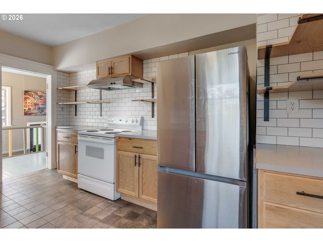 504 ABERNETHY Rd, Oregon City, OR 97045