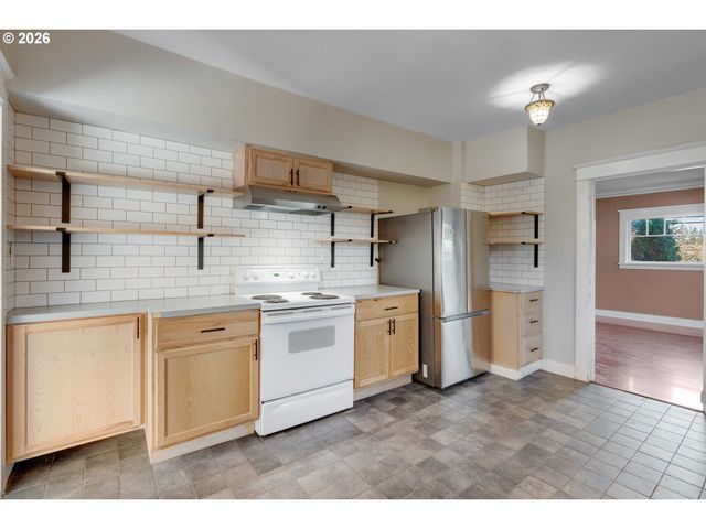 504 ABERNETHY Rd, Oregon City, OR 97045