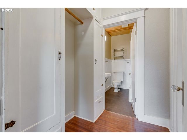 504 ABERNETHY Rd, Oregon City, OR 97045