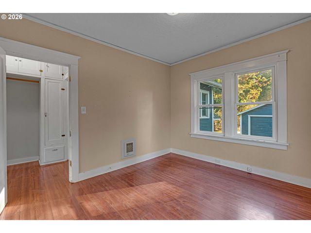 504 ABERNETHY Rd, Oregon City, OR 97045