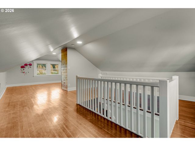 504 ABERNETHY Rd, Oregon City, OR 97045