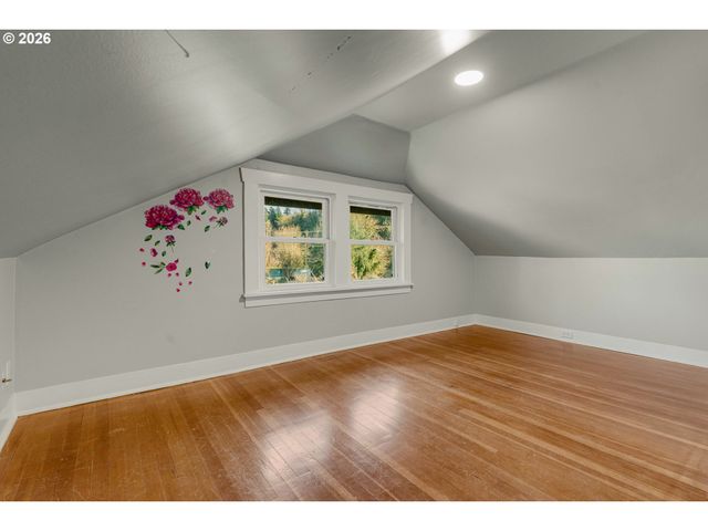 504 ABERNETHY Rd, Oregon City, OR 97045