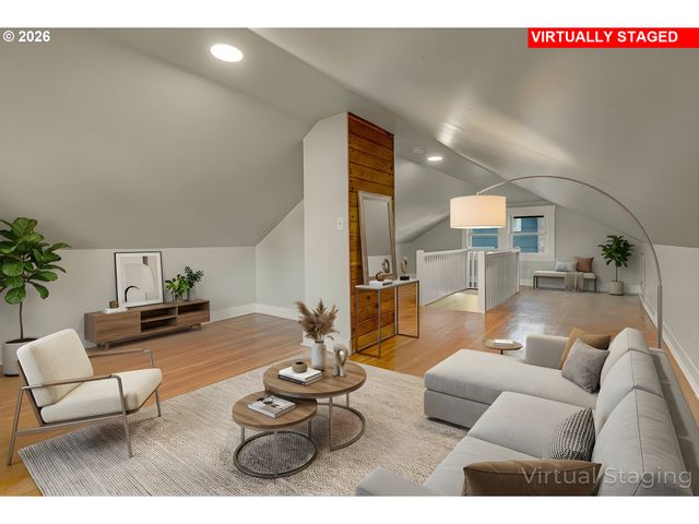 504 ABERNETHY Rd, Oregon City, OR 97045