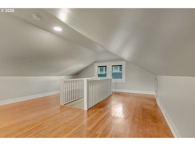 504 ABERNETHY Rd, Oregon City, OR 97045