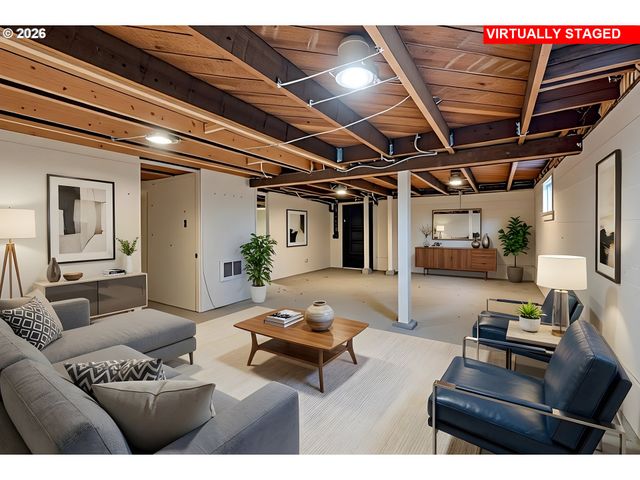 504 ABERNETHY Rd, Oregon City, OR 97045